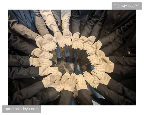 兰斯比赛精彩瞬间彰显团队协作与卓越实力，值得瞩目