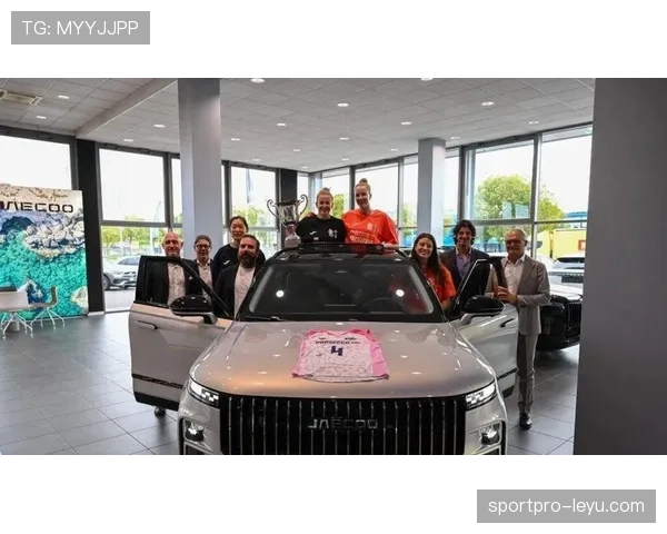 朱婷家里头那个豪车库，看一眼都不像中国！